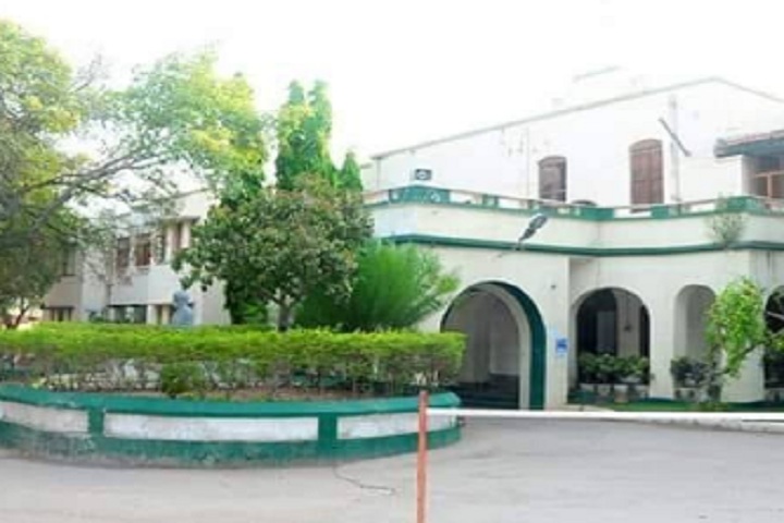 https://cache.careers360.mobi/media/colleges/social-media/media-gallery/14714/2020/3/2/campus view of KVR Government College for Women Kurnool_Campus-View.jpg